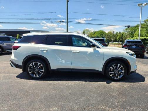 Majestic White 2025 INFINITI QX60 Luxe