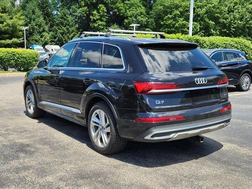 Orca Black Metallic 2021 Audi Q7 45 Premium Plus