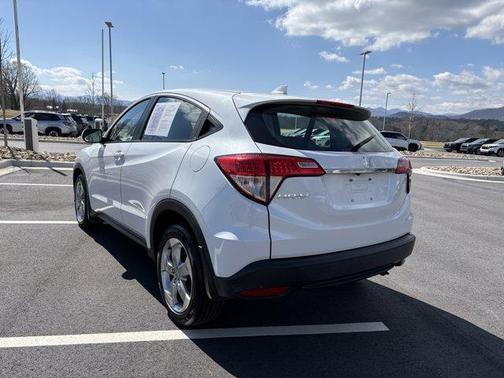 Platinum White Pearl 2021 Honda HR-V LX