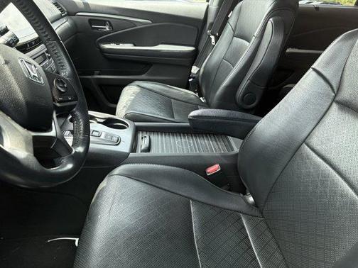 White Diamond Pearl 2019 Honda Passport EX-L
