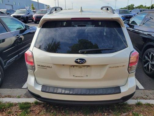 Crystal White Pearl 2018 Subaru Forester 2.5i Limited