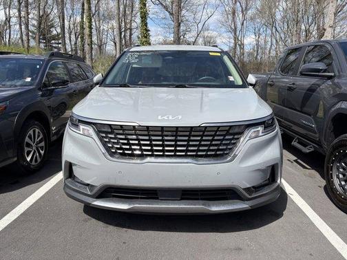 Ceramic Silver 2024 Kia Carnival SX