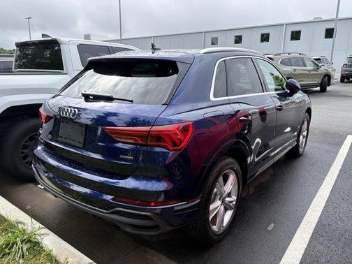 Navarra Blue Metallic 2023 Audi Q3 45 S line Premium