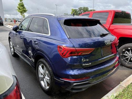 Navarra Blue Metallic 2023 Audi Q3 45 S line Premium