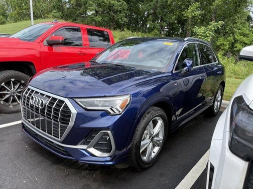 Navarra Blue Metallic 2023 Audi Q3 45 S line Premium