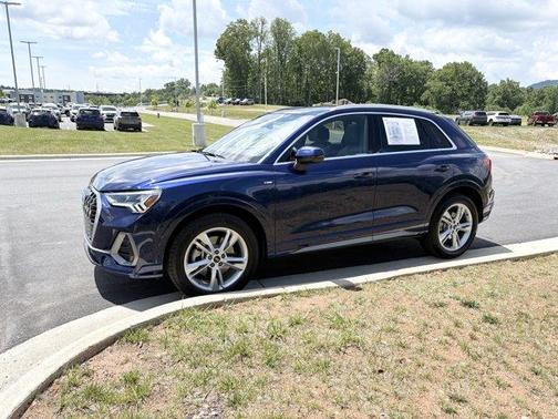 Navarra Blue Metallic 2023 Audi Q3 45 S line Premium