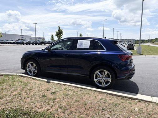 Navarra Blue Metallic 2023 Audi Q3 45 S line Premium