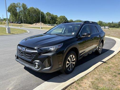 Crystal Black Silica 2023 Subaru Outback Premium