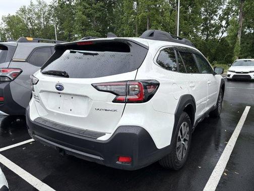 Crystal White Pearl 2025 Subaru Outback Premium