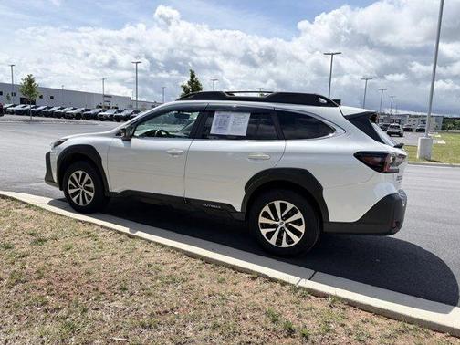 Crystal White Pearl 2025 Subaru Outback Premium