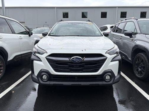 Crystal White Pearl 2025 Subaru Outback Premium