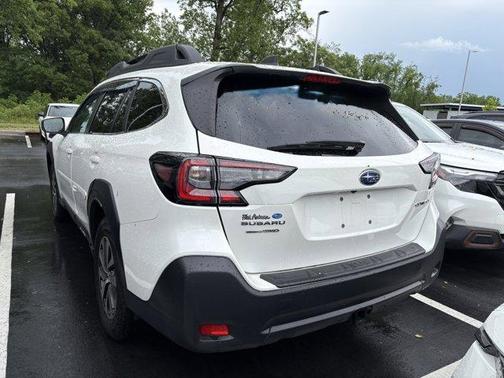 Crystal White Pearl 2025 Subaru Outback Premium