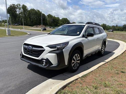 Crystal White Pearl 2025 Subaru Outback Premium