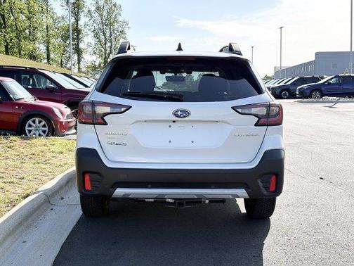 Crystal White Pearl 2020 Subaru Outback Limited
