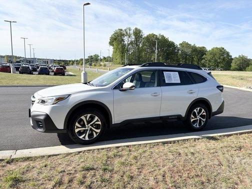 Crystal White Pearl 2020 Subaru Outback Limited