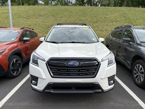 Crystal White Pearl 2022 Subaru Forester Premium