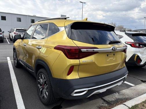 Starbright Yellow 2021 Kia Seltos SX