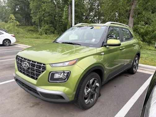 Apple Green 2024 Hyundai VENUE SEL