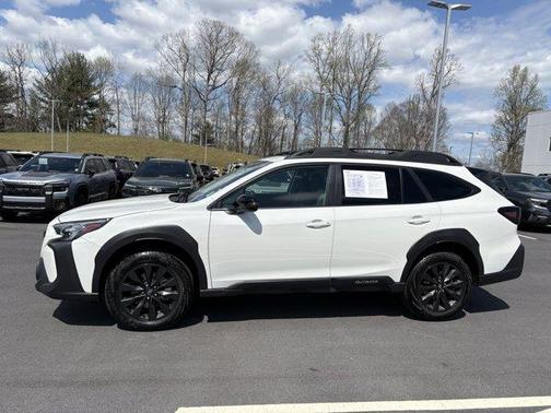 Crystal White Pearl 2025 Subaru Outback Onyx Edition