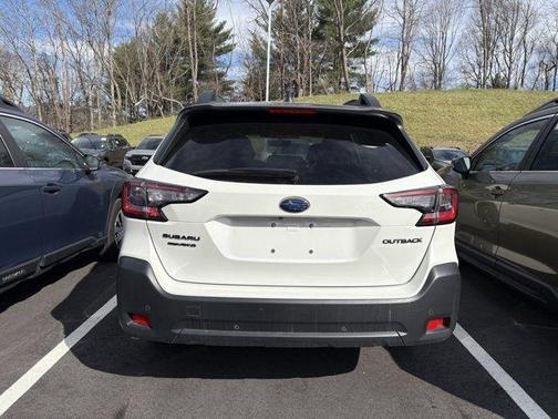 Crystal White Pearl 2025 Subaru Outback Onyx Edition