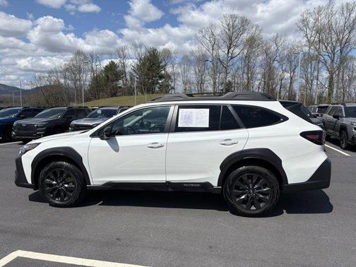 Crystal White Pearl 2025 Subaru Outback Onyx Edition