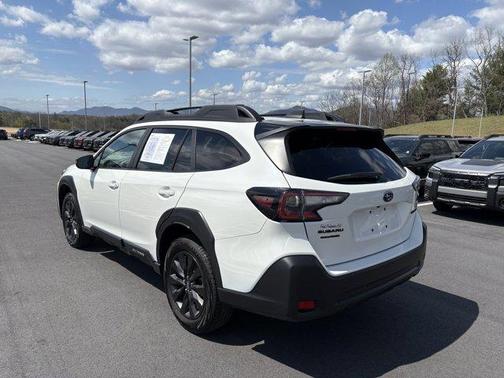 Crystal White Pearl 2025 Subaru Outback Onyx Edition