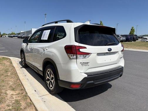 Crystal White Pearl 2021 Subaru Forester Premium