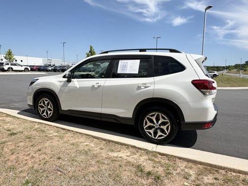 Crystal White Pearl 2021 Subaru Forester Premium