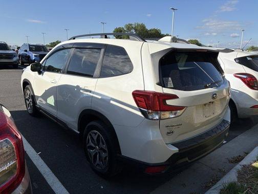 Crystal White Pearl 2021 Subaru Forester Premium