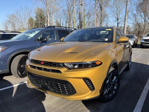 Gold 2024 Dodge Hornet R/T Plus