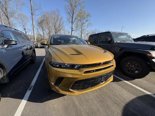 Gold 2024 Dodge Hornet R/T Plus
