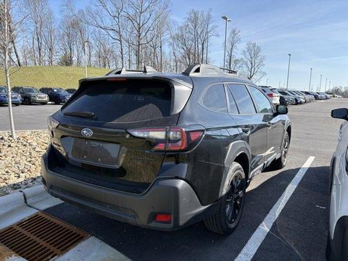 Crystal Black Silica 2025 Subaru Outback Onyx Edition