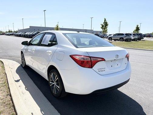 Super White 2018 Toyota Corolla LE