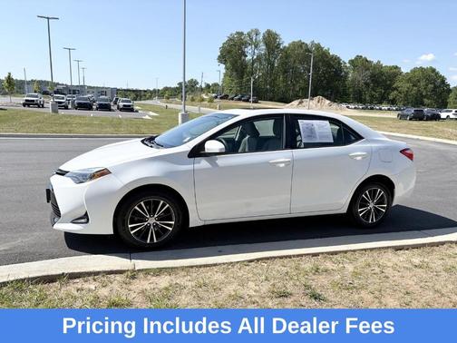 Super White 2018 Toyota Corolla LE