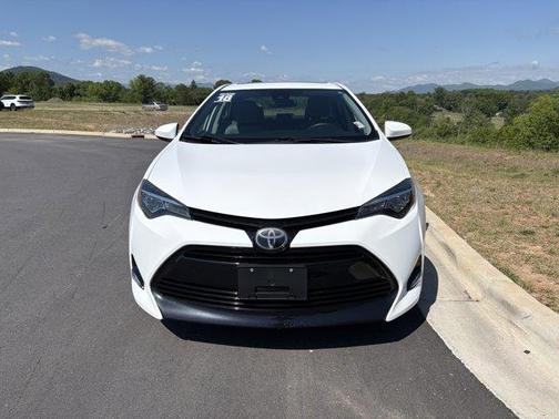 Super White 2018 Toyota Corolla LE