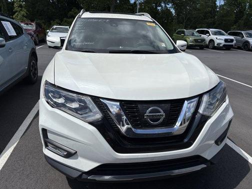 White 2017 Nissan Rogue SL