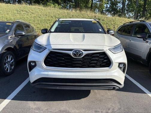Blizzard Pearl 2021 Toyota Highlander XLE