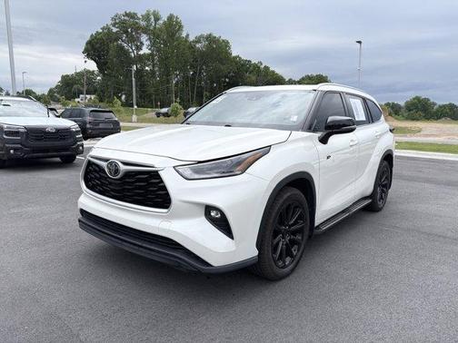 Blizzard Pearl 2021 Toyota Highlander XLE