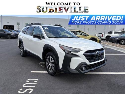 Crystal White Pearl 2025 Subaru Outback Premium