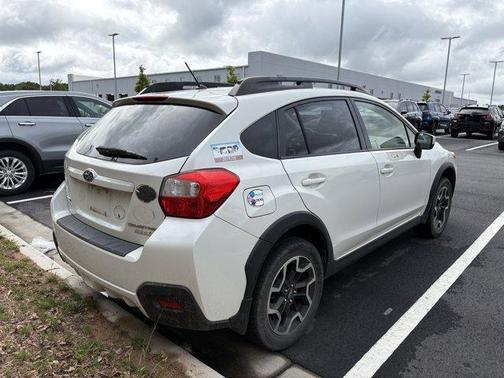 Crystal White Pearl 2016 Subaru Crosstrek 2.0i Premium