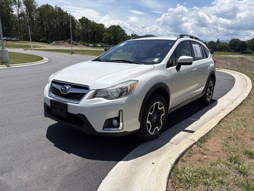 Crystal White Pearl 2016 Subaru Crosstrek 2.0i Premium