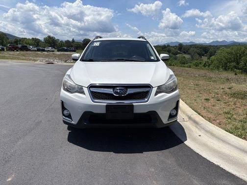 Crystal White Pearl 2016 Subaru Crosstrek 2.0i Premium
