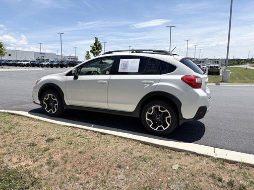 Crystal White Pearl 2016 Subaru Crosstrek 2.0i Premium