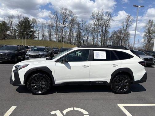 Crystal White Pearl 2025 Subaru Outback Onyx Edition