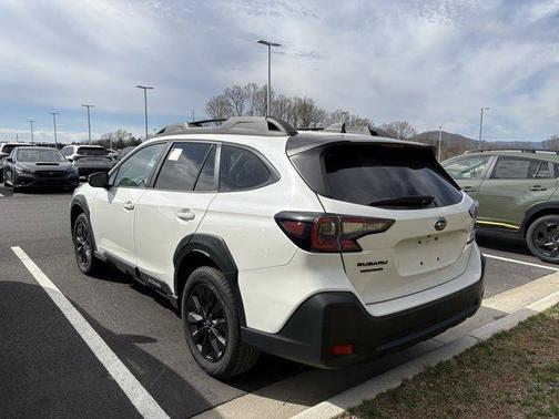Crystal White Pearl 2025 Subaru Outback Onyx Edition