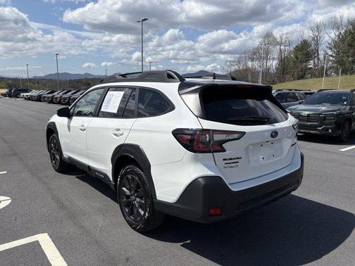 Crystal White Pearl 2025 Subaru Outback Onyx Edition