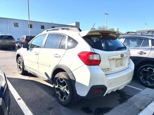 Crystal White Pearl 2016 Subaru Crosstrek 2.0i Premium