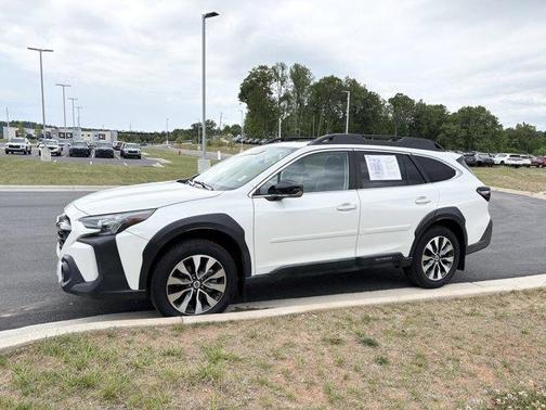 Crystal White Pearl 2023 Subaru Outback Limited XT