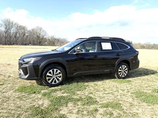 Crystal Black Silica 2025 Subaru Outback Premium