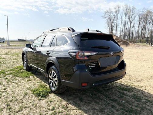 Crystal Black Silica 2025 Subaru Outback Premium